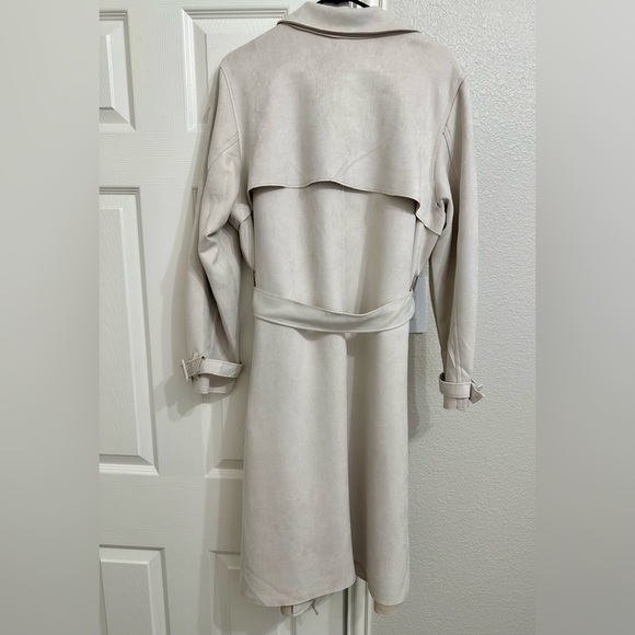 T Tahari ivory suede coat Size 1X/one size - Picture 4 of 4